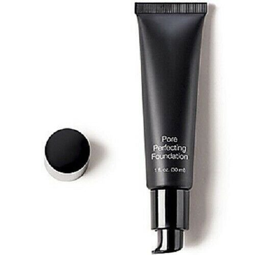 Pore Perfecting Matte Liquid Foundation – Full Coverage Makeup, Pale Beige (1 oz)