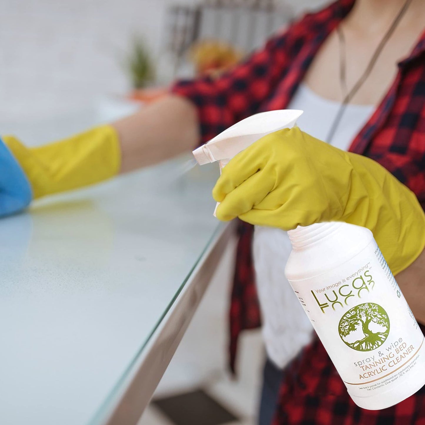 LUCASOL Acrylic & Plastic Cleaner – 32 oz Streak-Free Spray
